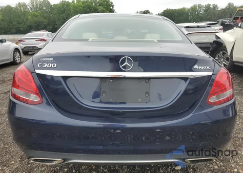 2017 Mercedes-Benz C 300 4Matic z USA, uszkodzony, nr VIN 55SWF4KB1HU230754